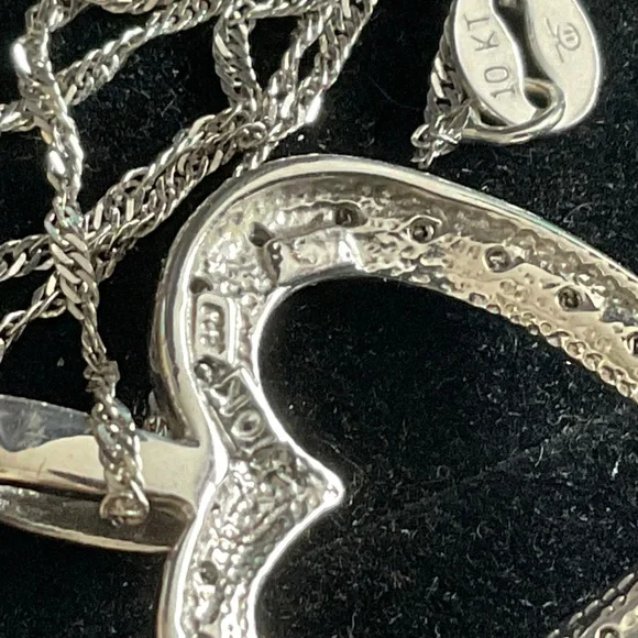 10k Solid goldHeart Necklace - Picture 6 of 10